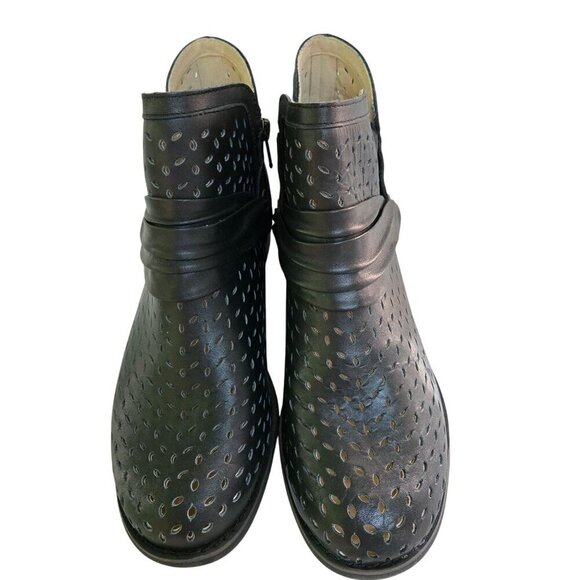 Revitalign Pricilla Ankle Boots Black Perforated Leather Zip Closure Size 7B - Picture 4 of 8